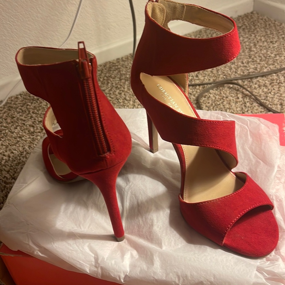 Red dress high heels size 9, never worn.